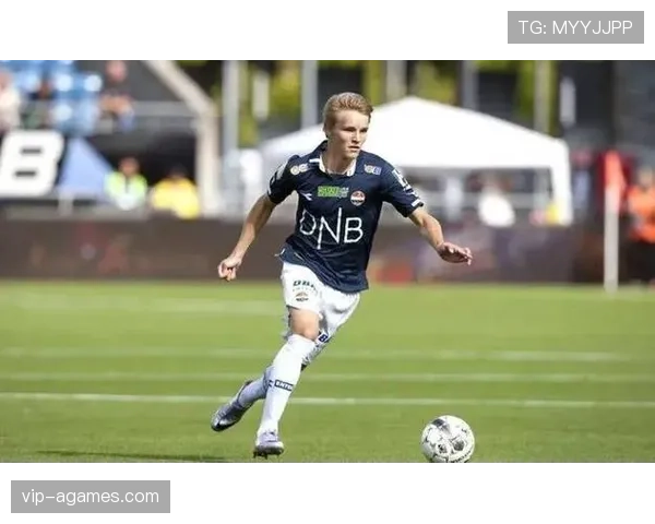 厄德高与克罗斯传控风格对比：梳理型中场 vs 节奏掌控者