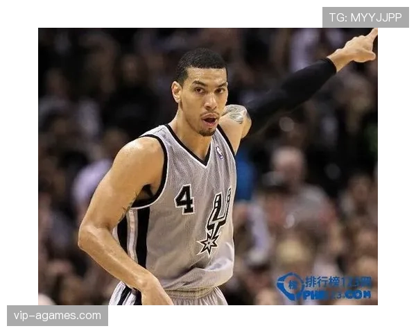 丹尼·格林无球跑动拉开空间，3D属性提升球队防守韧性