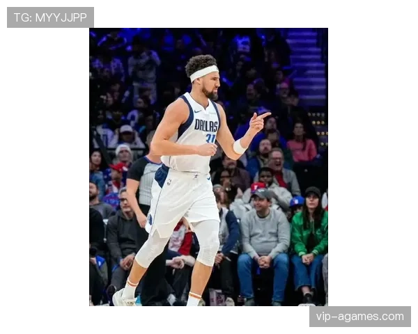 克莱·汤普森无球跑动制造空位，三分效率领跑后卫群