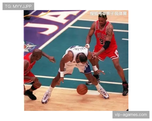 查尔斯·巴克利突破制造多次错位展现内线得分爆发力