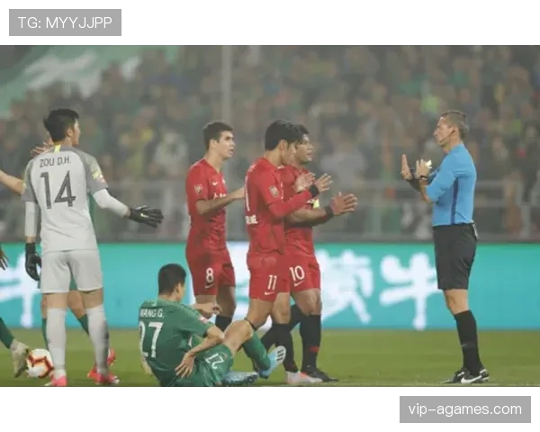 裁判鸣哨时机如何影响犯规判罚和比赛节奏解读